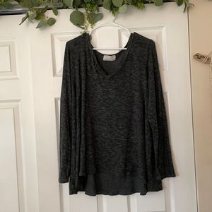 Sinuous brand green-black lightweight sweater